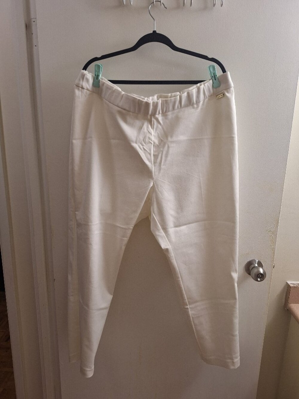 CLAVIN KLEIN WHITE DRESS PANTS NEW.